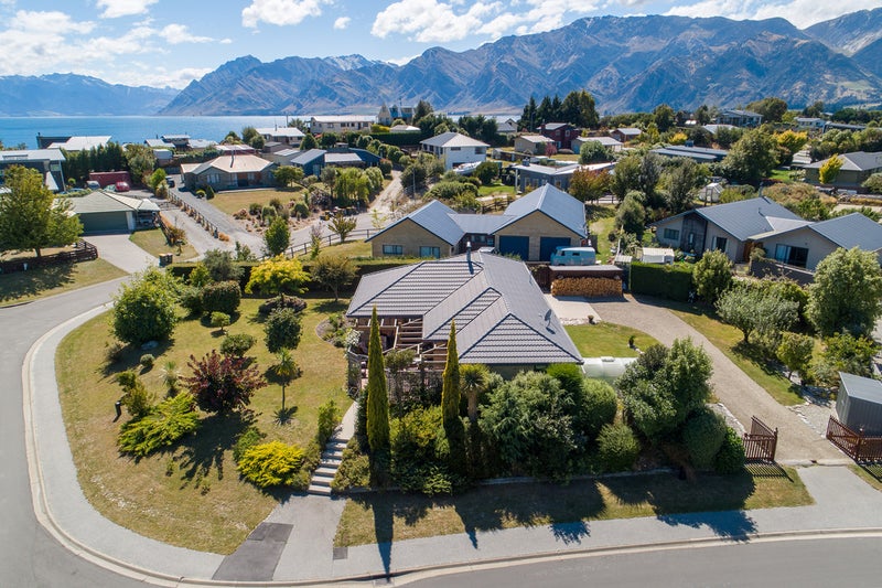 1 Ellie Place, Lake Hāwea - Carousel 2