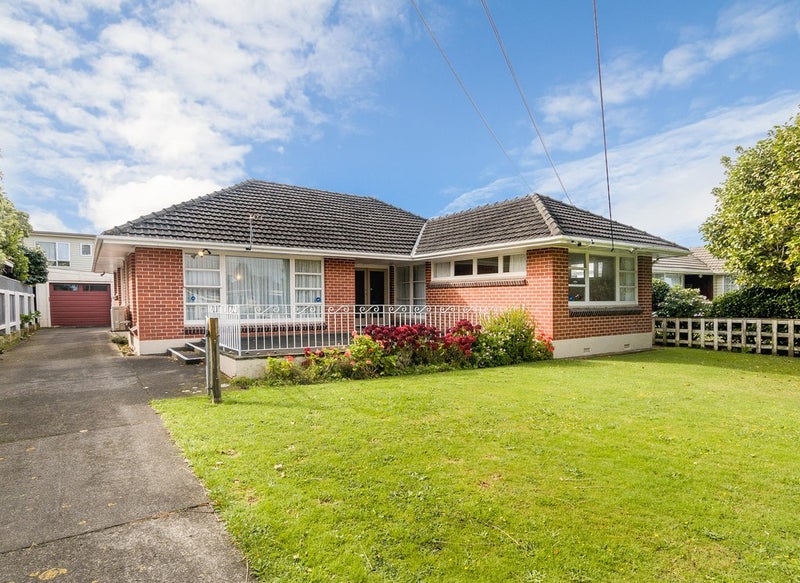 9 Saulbrey Grove, Woburn, Lower Hutt - Carousel 2