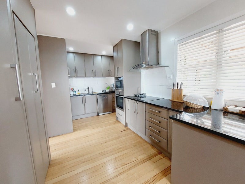 32 City View Terrace, Birkenhead, Auckland - Carousel 2