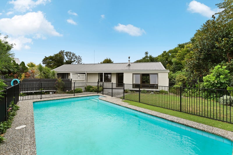 88 Glen Lynne Avenue, Queenwood, Hamilton - Carousel 1