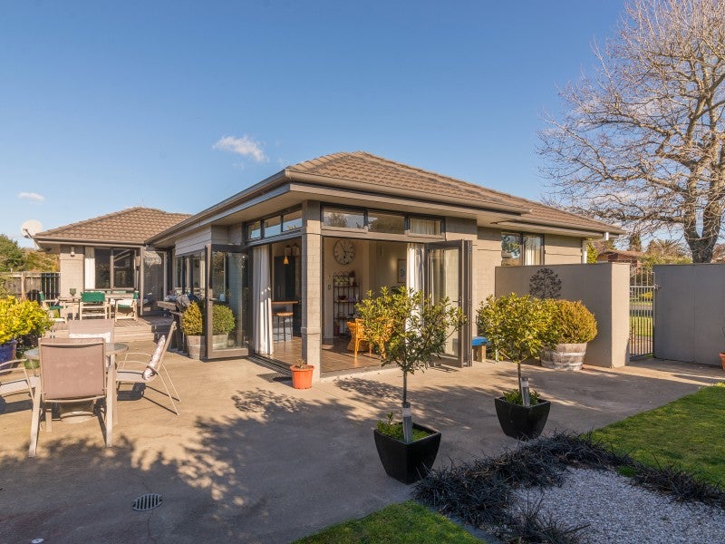 15 Stonebridge Park Drive, Holdens Bay, Rotorua - Carousel 1