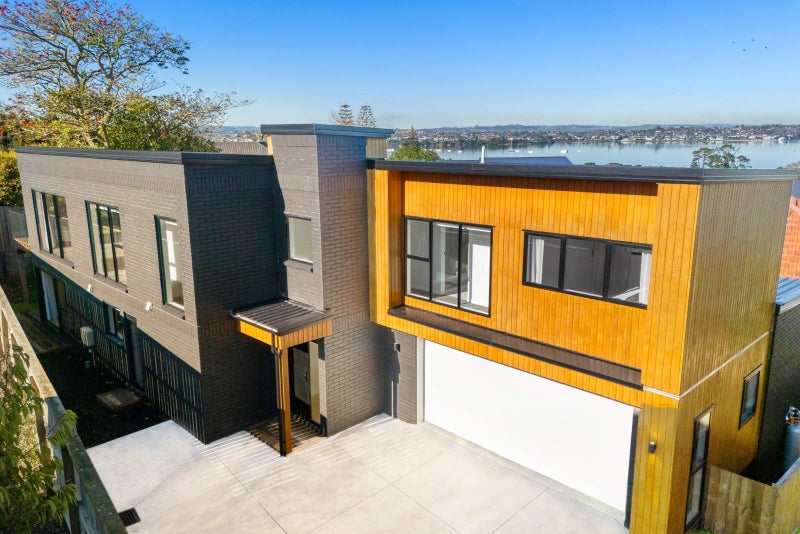 10B Clairville Crescent, Wai o Taiki Bay, Auckland - Carousel 1