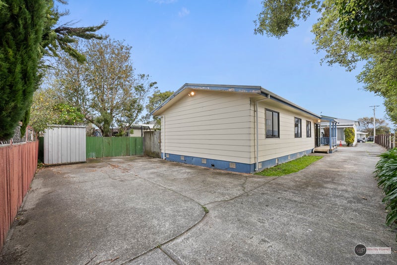2/12 Awamutu GR, GRACEFIELD, LOWER HUTT - Carousel 15