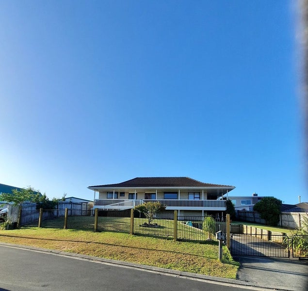 3 Havilah View, Army Bay, Whangaparaoa - Carousel 1