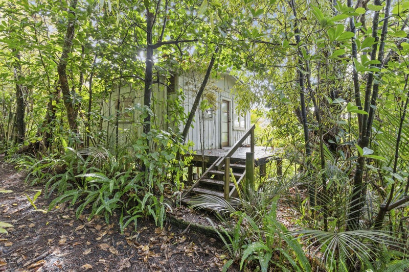 170 Laingholm Drive, Laingholm, Auckland - Carousel 1