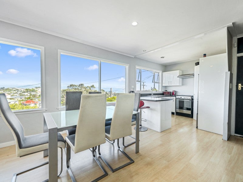 9 Salford Street, Newlands, Wellington - Carousel 2