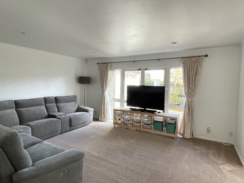 38 Matterhorn Crescent, Northpark, Auckland - Carousel 2