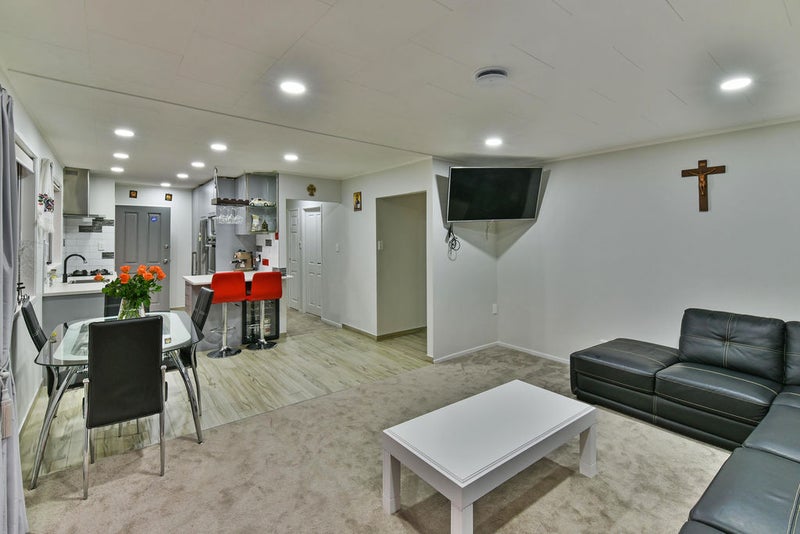 2/21 Komako Place, Papatoetoe, Auckland - Carousel 2