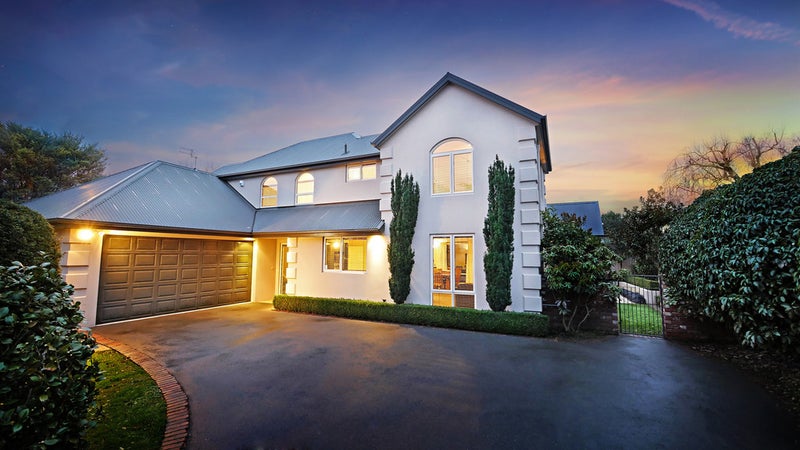 1 Gleneagles Terrace, Ilam, Christchurch - Carousel 1