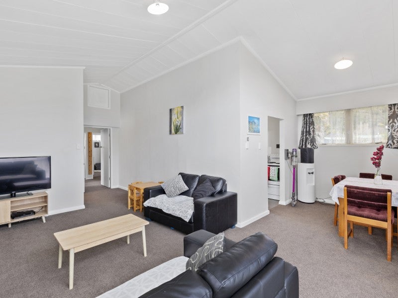 8 Rimu Street, Wainuiomata, Lower Hutt - Carousel 1