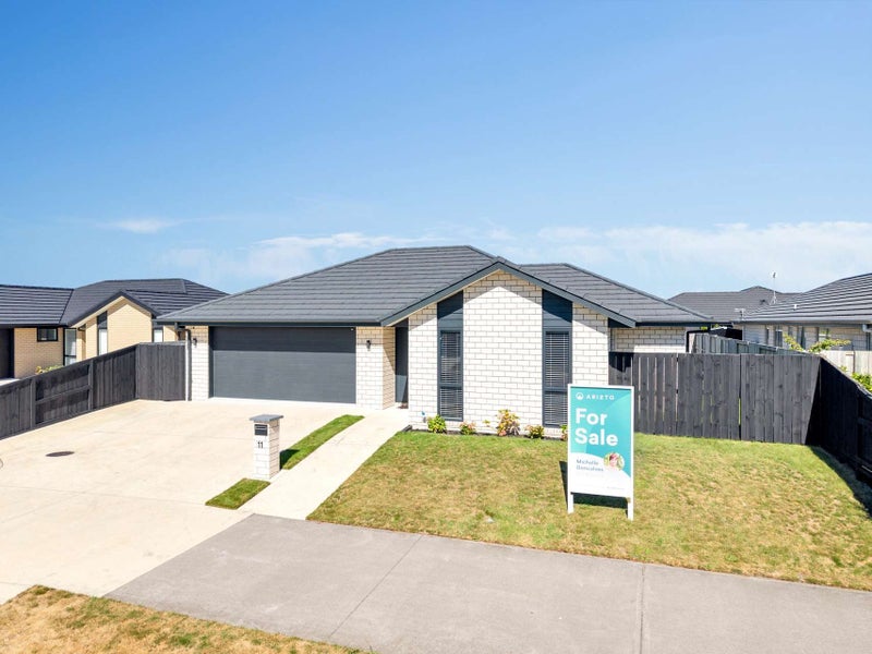 11 Kimbrae Drive, Rototuna North, Hamilton - Carousel 2