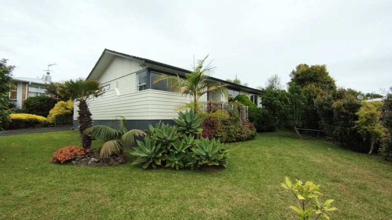 26 Powrie Street, Glenfield, Auckland - Carousel 1