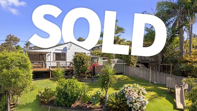 36 Elliston Crescent, Stanmore Bay, Whangaparaoa - Carousel 1