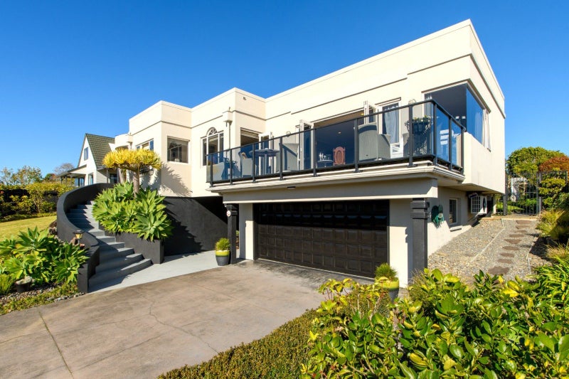 5 Downing Place, Welcome Bay, Tauranga - Carousel 1