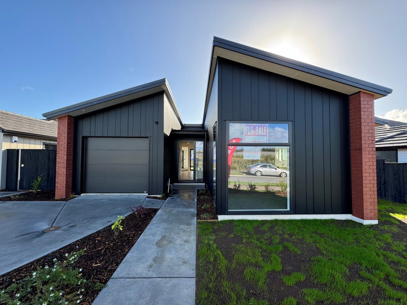 36 Arohaina Avenue, Karaka, Papakura - Carousel 1