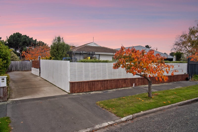1/4 Valecrest Avenue, Parklands, Christchurch - Carousel 1