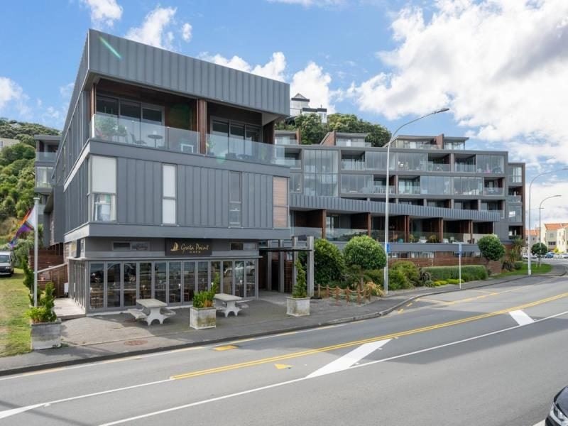 S205/326 Evans Bay Pde, Hataitai, Wellington - Carousel 1