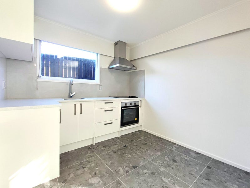 8 Tye Road, Hillcrest, Auckland - Carousel 2