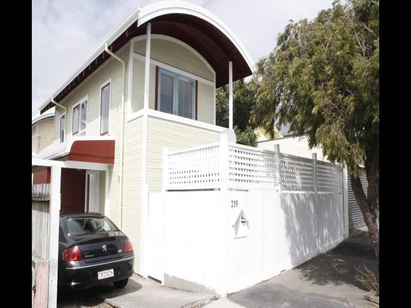 219 Adelaide Road, Newtown, Wellington - Carousel 1