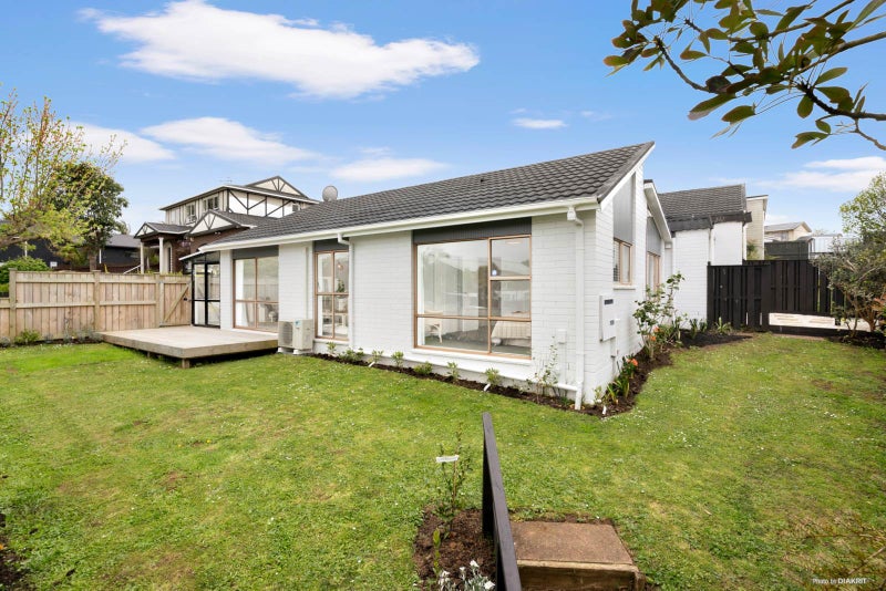 1/3 Bramley Drive, Farm Cove, Auckland - Carousel 1