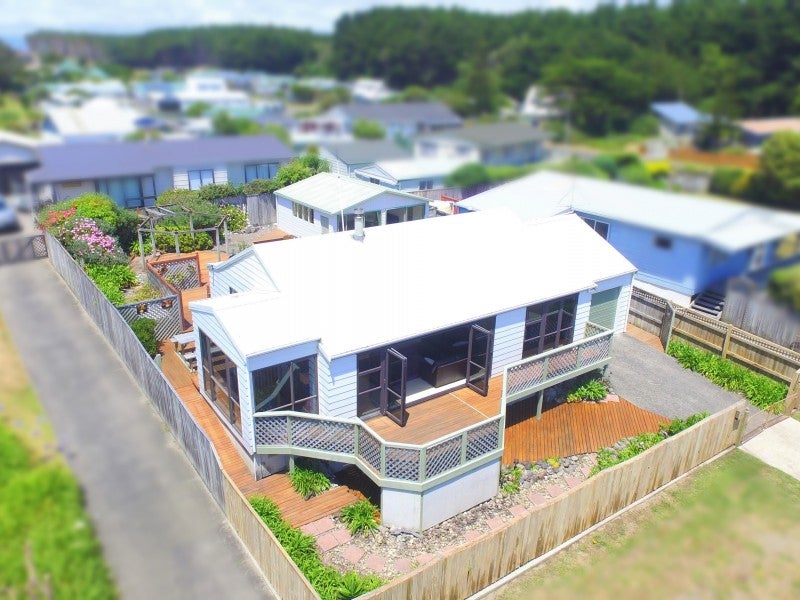 4 Rangitane Grove, Waitarere Beach, Levin - Carousel 1