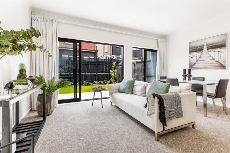 11 Hiwi Rakau Rise, Westgate, Auckland - Carousel 1