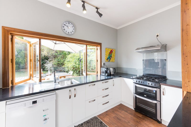 15 Kingswood Street, Takaro, Palmerston North - Carousel 2