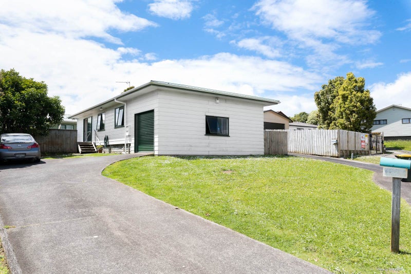 8 Melleray Place, Randwick Park, Auckland - Carousel 1