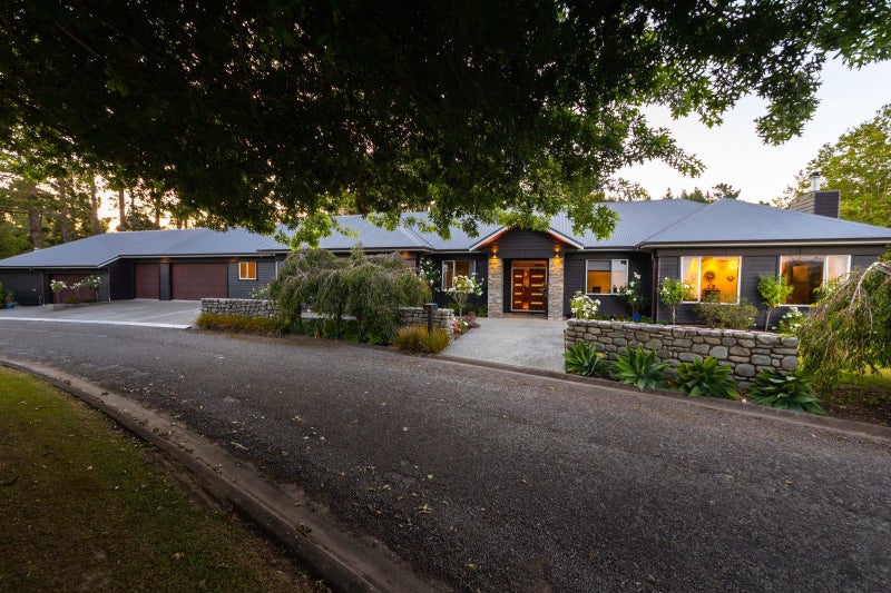 6 Homestead Lane, Fitzherbert, Palmerston North - Carousel 1