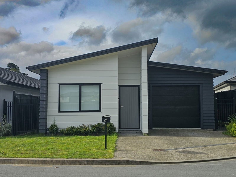 21 Thornbury Lane, Timberlea, Upper Hutt - Carousel 1