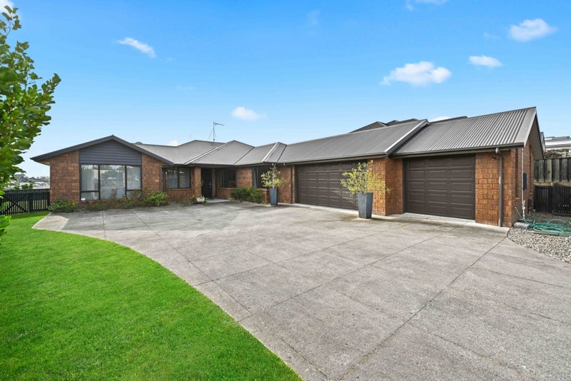 57 Somerton Drive, Huntington, Hamilton - Carousel 1