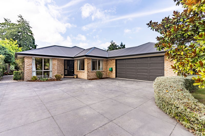 4 Creedon Glen, Casebrook, Christchurch - Carousel 1