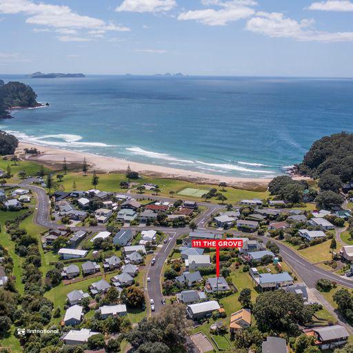 111 The Grove, Onemana - Carousel 2