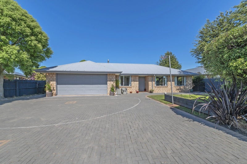 18 Stanwood Grove, Darfield, Darfield - Carousel 1