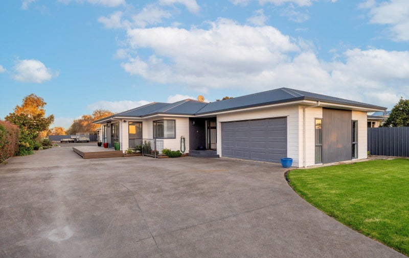 13 East Bank Road, Thornton - Carousel 2