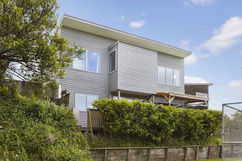 2/46 Bracken Road, Paparangi, Wellington - Carousel 1