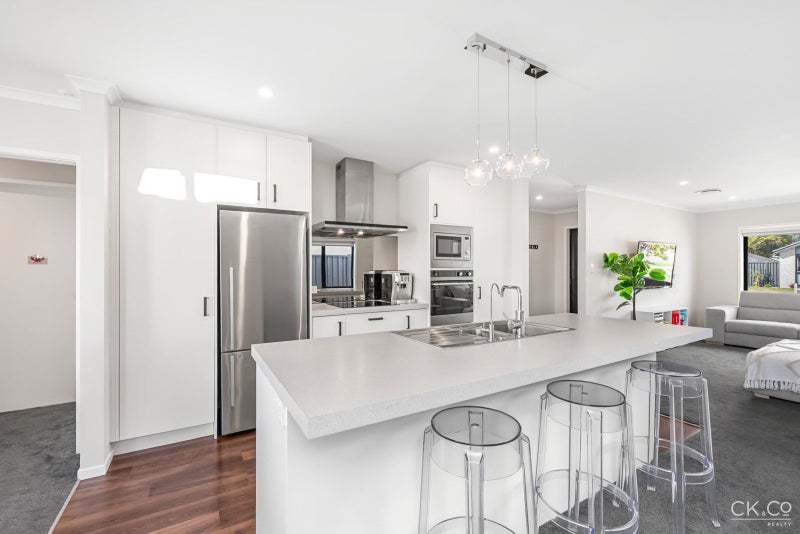 38 Te Kaeaea Crescent, Wallaceville, Upper Hutt - Carousel 2