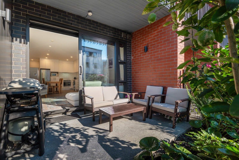 2 Matatiki Street, Northcote, Auckland - Carousel 1