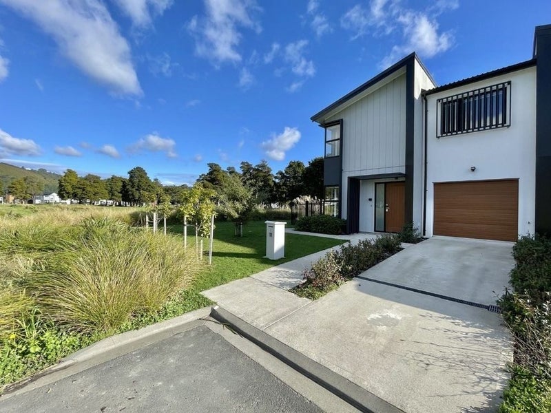 1 Fitch Lane, Wallaceville, Upper Hutt - Carousel 1