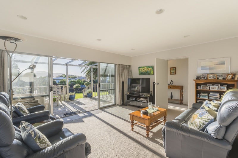 15 Teoti Street, Paraparaumu Beach, Paraparaumu - Carousel 2
