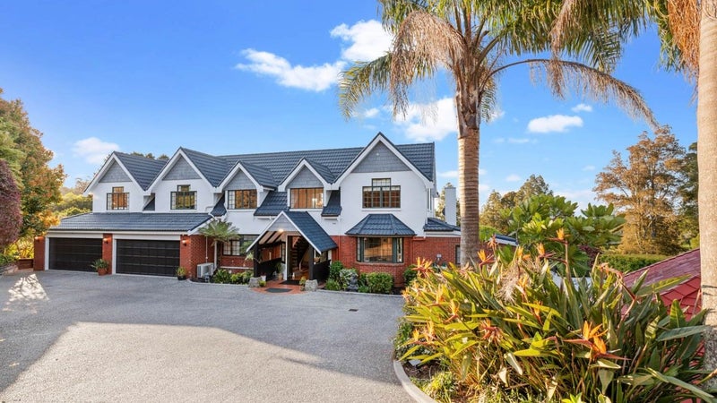 6 Tiffany Close, Totara Park, Auckland - Carousel 1