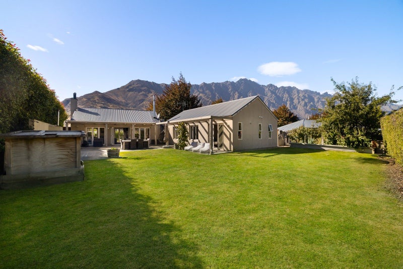18 Copper Beech Avenue, Frankton, Queenstown - Carousel 1