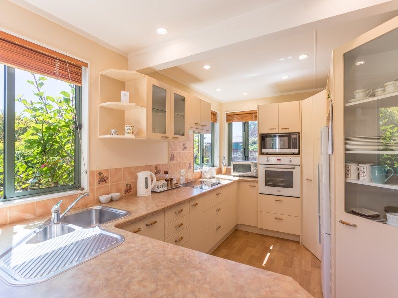 3A Larch Grove, Paraparaumu, Paraparaumu - Carousel 2