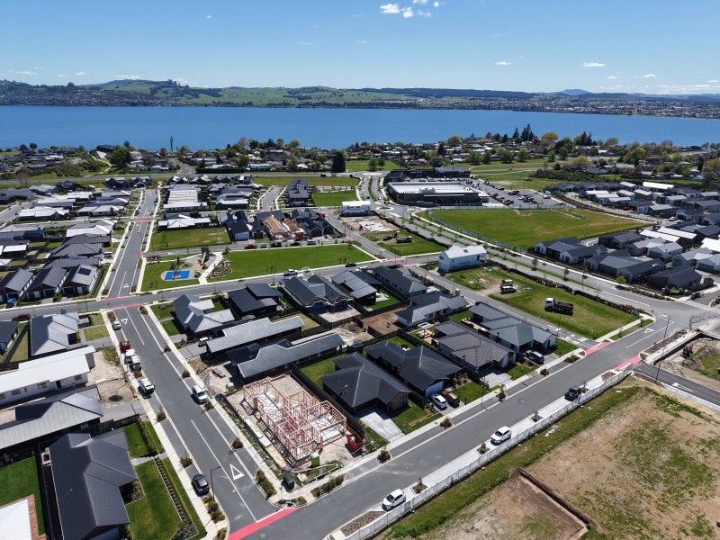 10 Tatahi Street, Wharewaka, Taupō - Carousel 20