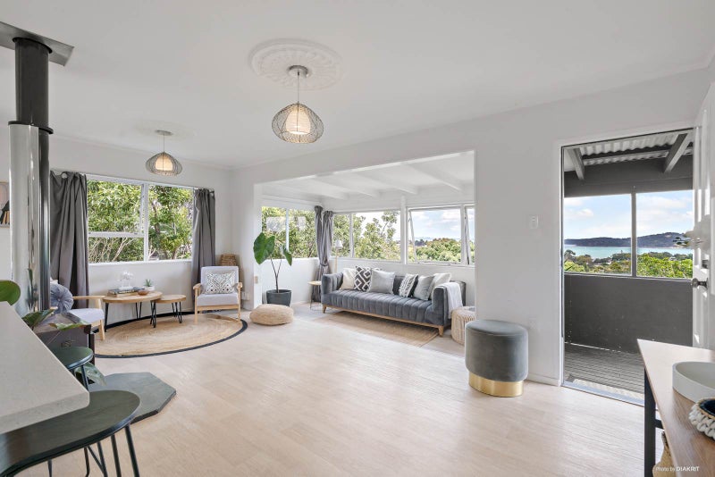 38 Jellicoe Parade, Surfdale, Waiheke Island - Carousel 1