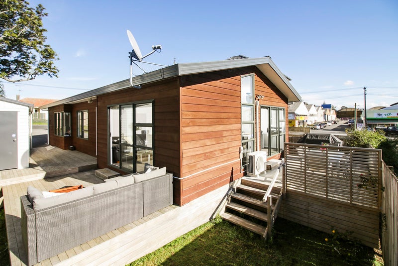 70 Coates Crescent, Panmure, Auckland - Carousel 1