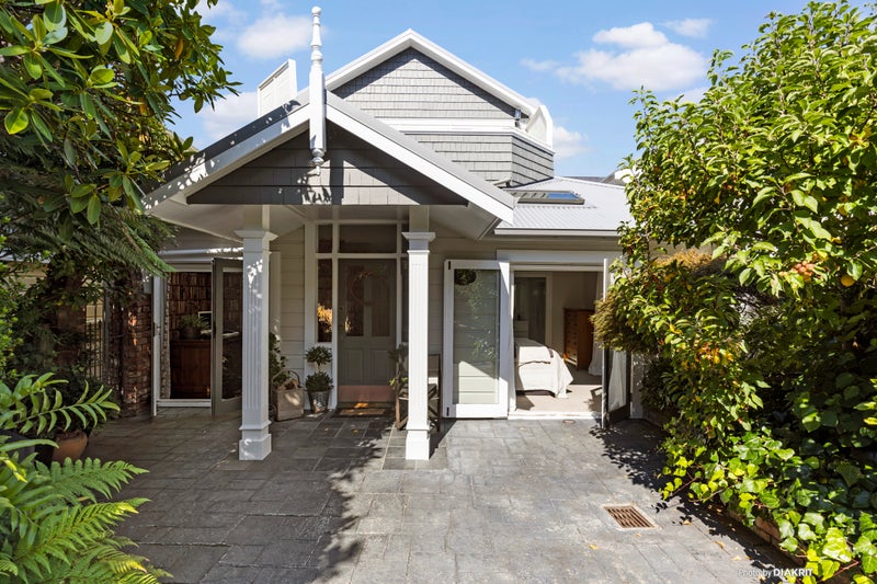 30 Talavera Terrace, Kelburn, Wellington - Carousel 1