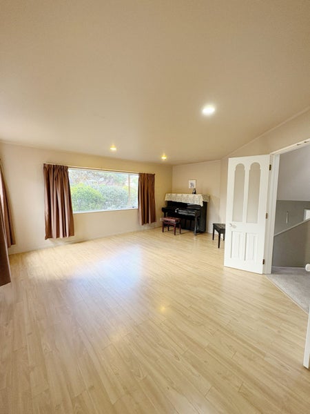 1/6 DELAMARE COURT, Sunnynook, Auckland - Carousel 2