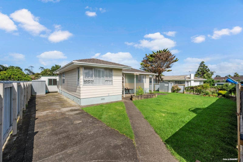 42 Henwood Road, Mangere East, Auckland - Carousel 1