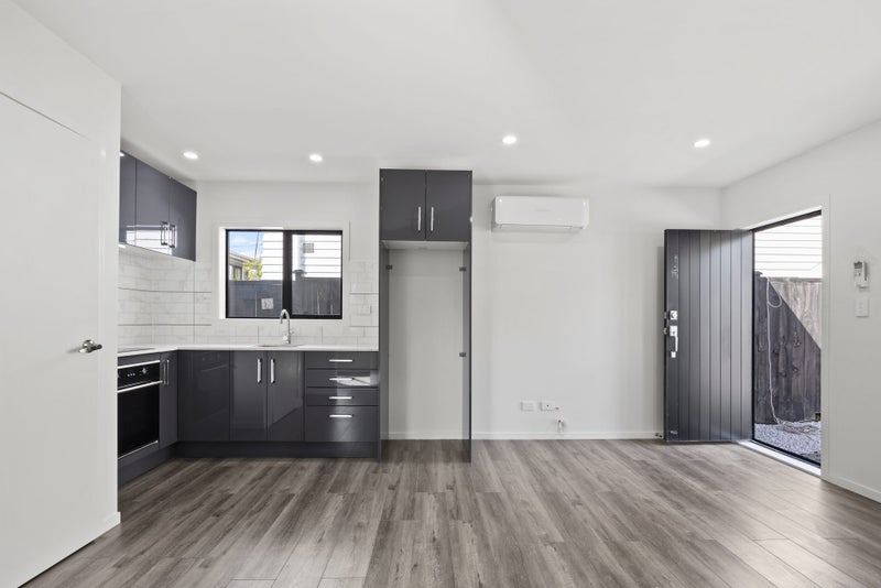 13A Springside Place, New Lynn, Auckland - Carousel 2